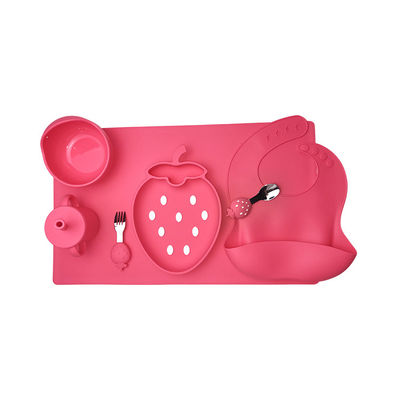 acheter Ensemble réglé de alimentation de bavoir de cuillère de cuvette de forme de fraise de bébé libre de silicone de BPA online manufacture