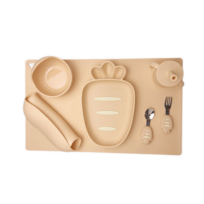 7 morceaux de silicone de bébé de carotte de table de salle à manger réglée de alimentation Mat Suction Cup de forme