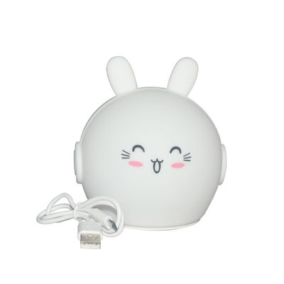 Couleurs de changement de silicone de lapin de nuit de toucher doux rechargeable de lumière pour des enfants