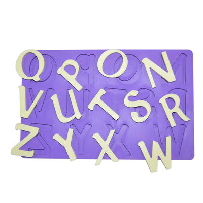 Les ustensiles de cuisson de silicone ont adapté le moule aux besoins du client de forme d'alphabet d'outils de décoration de gâteau pour le fondant