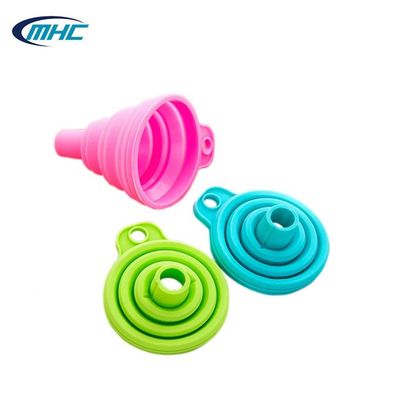 Catégorie comestible adaptée aux besoins du client réutilisable liquide d'huile de Mini Collapsible Silicone Kitchen Funnels