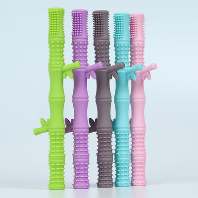 En faisant ses dents le bâton Toy For Baby Teether Food évaluez les pailles en bambou de Teether de silicone de tube de dentition de conception