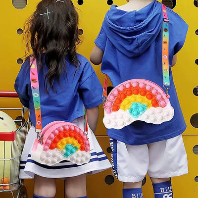 La bulle de silicone de bourse de tirette de Satchel joue les nuages de flottement d'arc-en-ciel