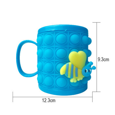 Il est possible de personnaliser l'alimentation des bébés pour les bébés, la tasse à boire, le silicone, la bulle, le fidget, le popper pop, avec résistance à haute température.