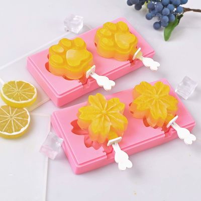 Des moules de crème glacée en silicone avec couvercle pour enfants